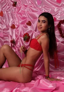 arl_chloeeのValentine's Day between sighs and glances 💗の枚の写真