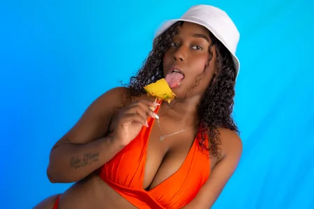 MichaelaCox kullanıcısının Summer 2026🔥 albümü -  7 fotoğraf