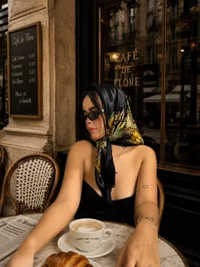 kitty_rousse01 a flirty girl around town 🌆🏙️ Immagine  3