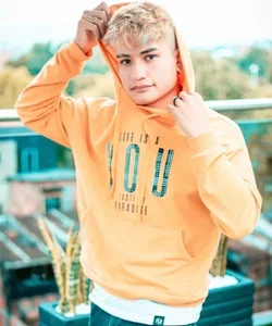 Theo_Rowan kullanıcısının When he was blond albümü -  fotoğraf