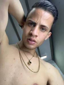 🍆HOW ABOUT THIS BEAUTIFUL SKINNY🥵 de Axel-Bigcock Foto 3