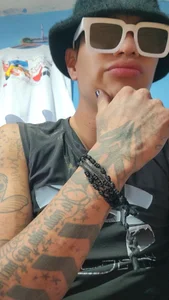 Yo de Ojitosbrrr  2 Imagens