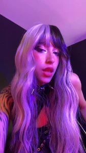 ALICEPOIXXXONのCruella Cosplayの 2枚の写真