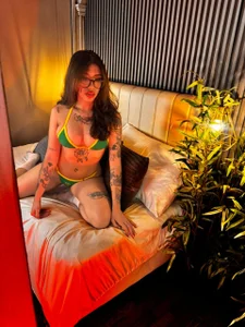 VenuzSofia Mirrow Pic 2