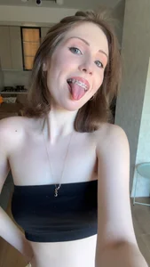 MargaretShyandSkinny a cheerful trip to the store  6 снимка