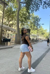 victoria_hairy memories in barcelona🌊🥘❤️ Immagine  3