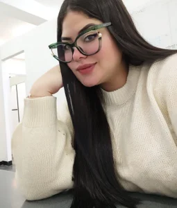AlmaRosalesA little more of me💜🖤💜 Bild 2