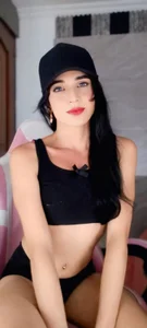 PamelaAnderson_2 Red passion Pic 3