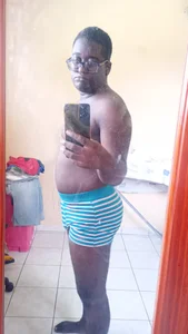 Jeanlaurent_972 Photo en boxer devant un miroir Gambar 2