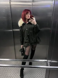 photo in the elevator de Chriss_Fox  6 photos