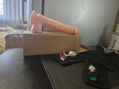 _BondiXUrban_: New big dildo and anal tube ( фото)