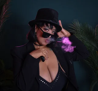 VickyRuiz_ i love Smoke Billede 2