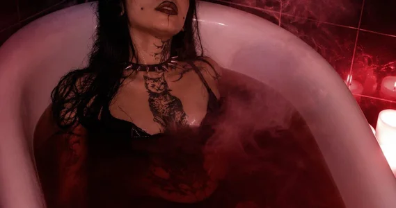 Lunarethvoss I open my legs like a flower that is delivered😈💦 Pic