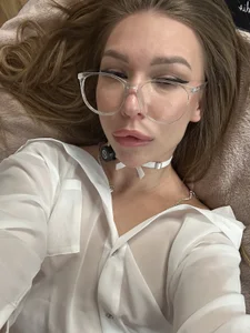 AlysonHuxley_ Public Pic 2