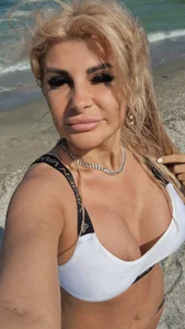 wildhotsexblonde Public Foto 4