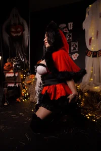 Iara_Smith1 the color of danger come closer 🎃 사진 4