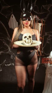 EMILIIA_RICHTER__ Purr & Pour: A Sexy Shift Immagine 