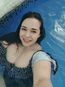 Isabella_cherry69Pool Day图片 2