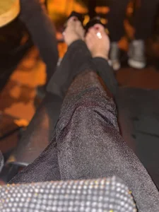 Amber_Martins_ Crossed legs, clear intentions. Foto