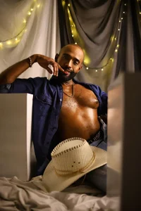 LOGAN_ADAMS27 AFRO MASTER Pic 3