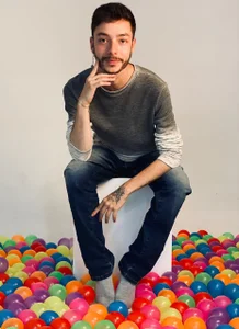 noah_ricciのCome and meet my colored balls!! 🧡💛💚💙💜🤎🖤💗の 3枚の写真