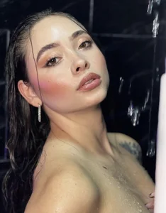 mia_bornner Go through my wet body 💧 Immagine  3
