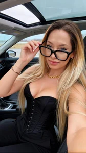 IsaVelvetxxx Public Pic 9