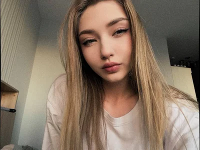 lying around at home de AveryBerkson  5 Imagens