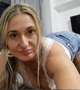 alexabecks Public  2টি ছবি