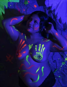 SammySmall_F_w PAINT HOT Pic 4