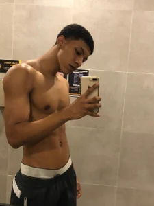 RickyEbony Just as I have veins in my arms, I have them in my dick Εικόνα 4