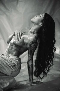 LunaRusoのShadow on the skin🖤💨の 3枚の写真