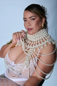 DivaFlammeElegant with pearls🤍 Bild 3