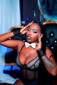 Zdjęcia ReinaMiah Trick or Tease 🎃🐰🔥:  4