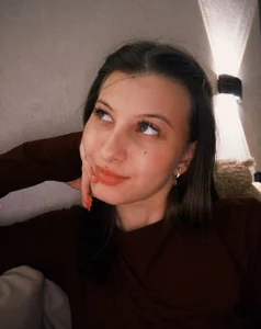 LouiseChavez just existing 🪴 Pic 4