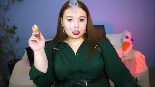 KimberlyMaran red lips Pic 3