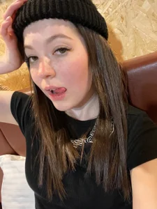 Emily_Eyler Public зображення 2
