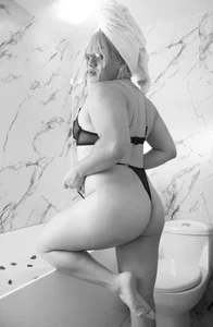 Pamela_di_angelo Fresh out of the shower 🚿💦 Foto 3