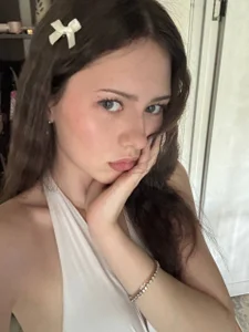 MonikaFloresca Public Hình