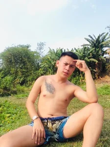 Ashley_Slutty Public Pic 3