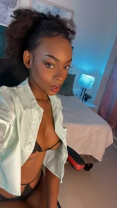 Zdjęcia Agatha_F0X my lips caress your cock well🫦:  2