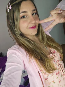 Cute_Mia23_ Public Pic 5