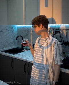 AndrewwCarter2 In the kitchen Andrew 🍷 Gambar