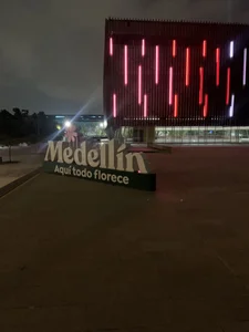 TavoHot_ MEDELLIN  2 снимка