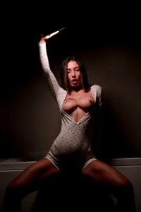 salmaesco A playful girl Pic 3