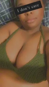 BlackVelvetxx29 Public Pic 3