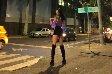 Kisses_Sophia Sexy Sofia on the city streets looking for mischief under the cold night 🌌🌬️❄️ Billede