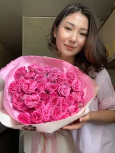 LindaHernandez Flowers are the best accessory for a girl! Foto 5
