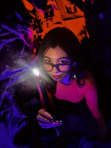 Zoe_Benson Vilma 🔍🧡 Pic