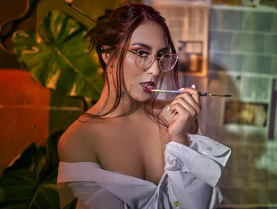 DaraBeckett Public Foto